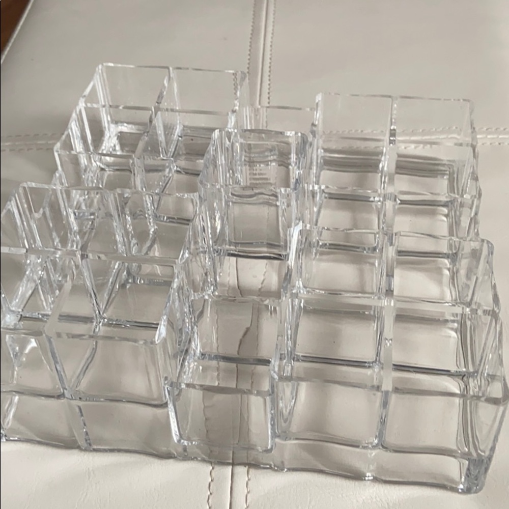 Clear plastic makeup 💄 container